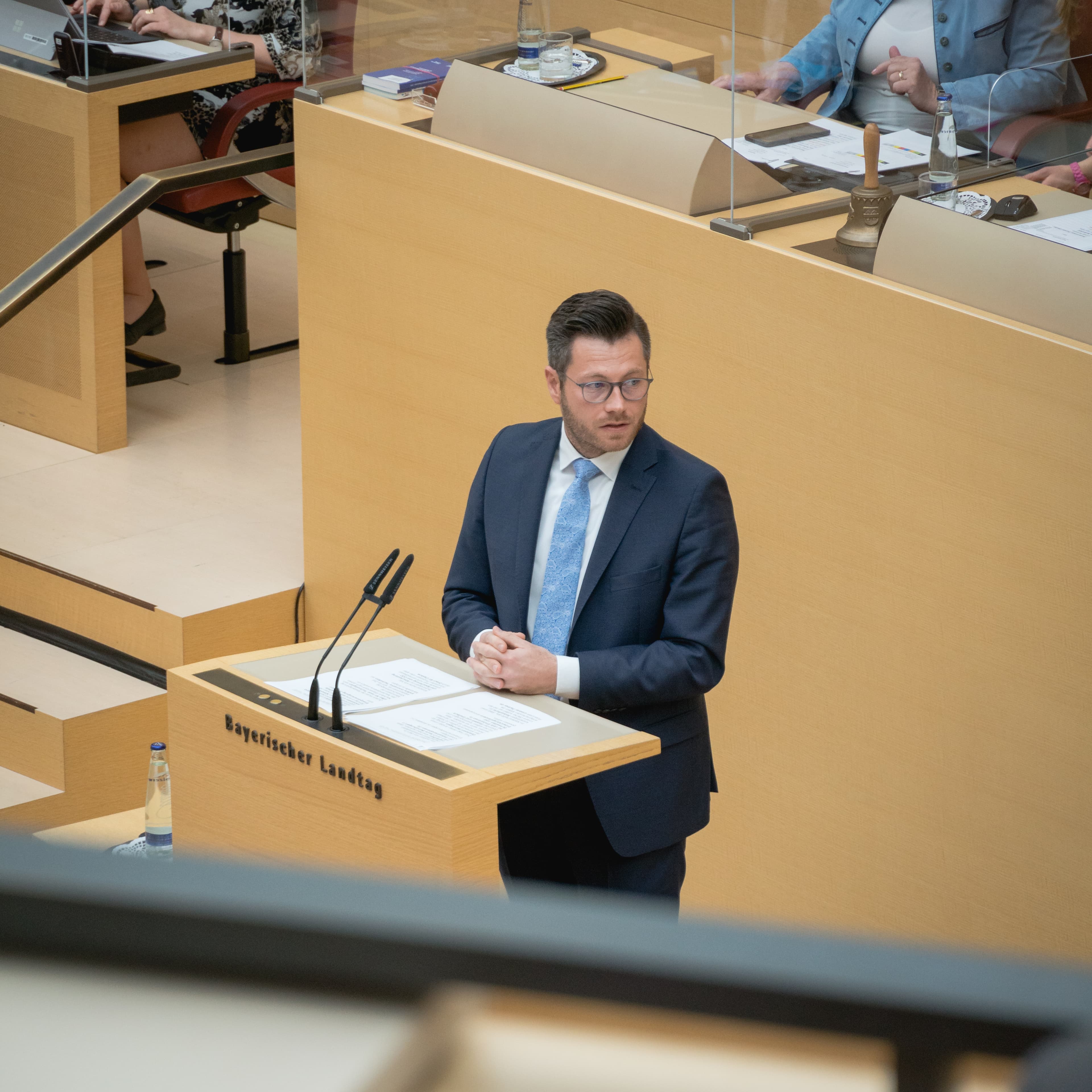 Fünf Jahre als Abgeordneter im Bayerischen Landtag. Erfahrung in parlamentarischer Arbeit mit Fokus auf Umwelt, Verbraucherschutz und Landwirtschaft.